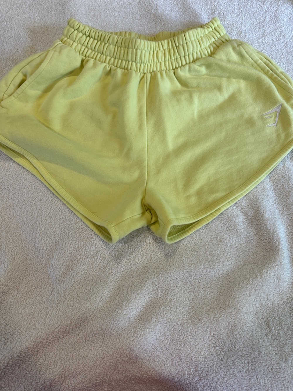 Gymshark Pale Yellow Elastic-Waist Athletic Shorts XS ( flaw read below 👇🏻